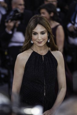 Elsa Gala Cannes'da açarak Zylberstein