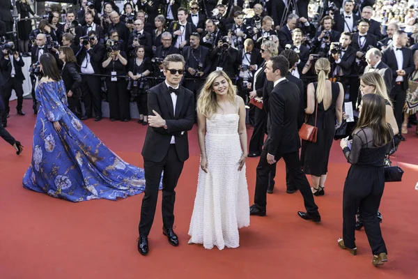 Benjamin Biolay and Louane Emera in Cannes — Stock Photo, Image