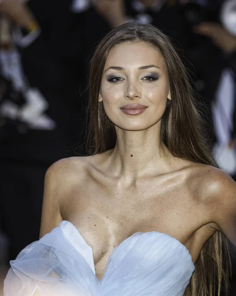 Lara Lieto öppna Gala i Cannes — Stockfoto
