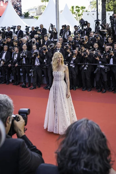 Sandrine Gala Cannes'da açarak Kiberlain — Stok fotoğraf