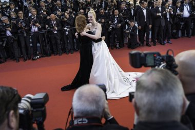 Elle Fanning Cannes'da Gala açılış