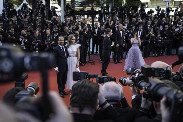 Lily-Rose Depp ve Cannes Asghar Farhadi — Stok fotoğraf