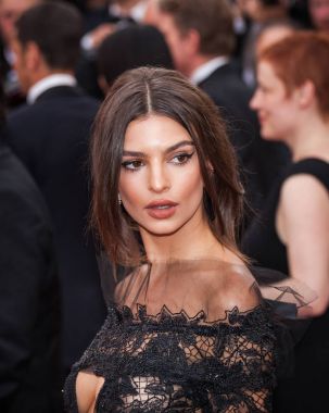  Emily Ratajkowski Cannes Film Festivali'nde