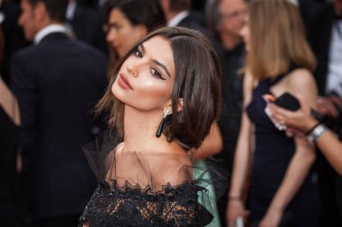  Emily Ratajkowski Cannes Film Festivali'nde