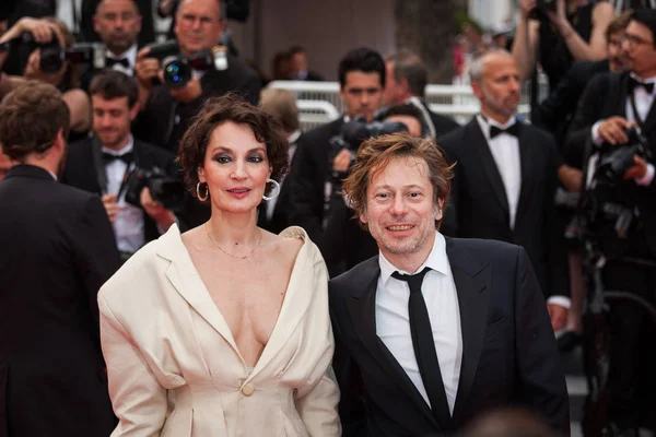 Jeanne Balibar y Mathieu Amalric en Cannes — Foto de Stock