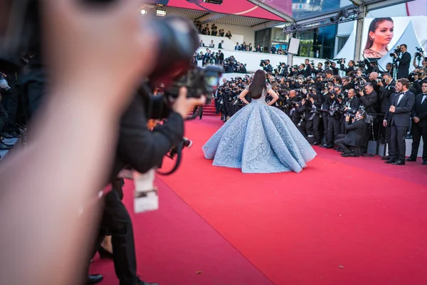 Aishwarya Rai se účastní filmového festivalu v Cannes — Stock fotografie