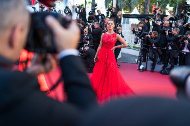 Konuk 120 dakika başına yener prömiyeri katılır 