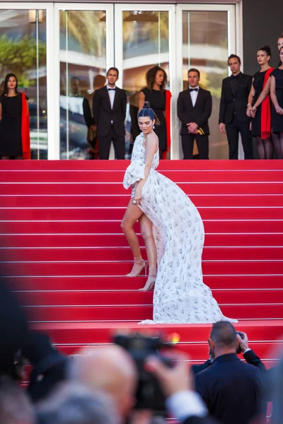 Kendall Jenner, a Cannes-i filmfesztivál — Stock Fotó