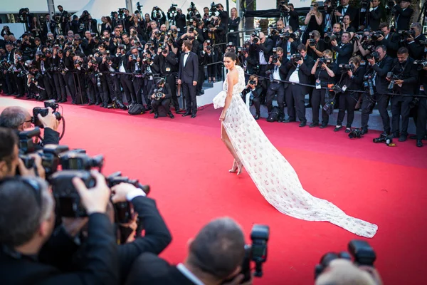 Kendall jenner bei cannes film festival — Stockfoto