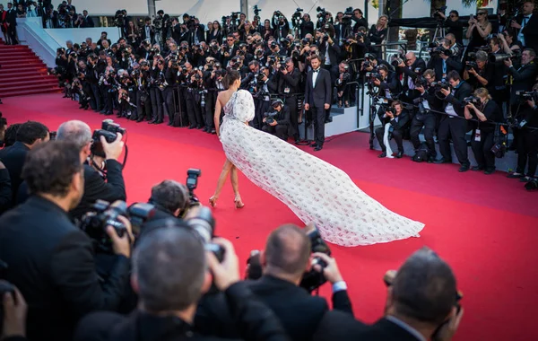 Kendall jenner bei cannes film festival — Stockfoto