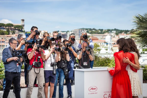 Stacy Martin ve Berenice Bejo Cannes — Stok fotoğraf