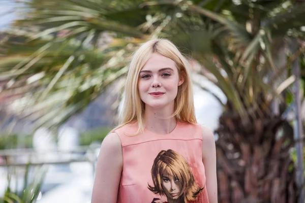 Elle Fanning, a Cannes-i filmfesztivál — Stock Fotó