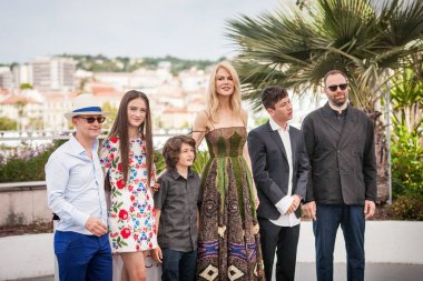 Cannes kutsal bir geyik öldürülmesi