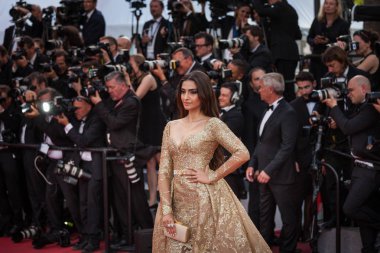 Aktris Sonam Kapoor Cannes Film Festivali'nde