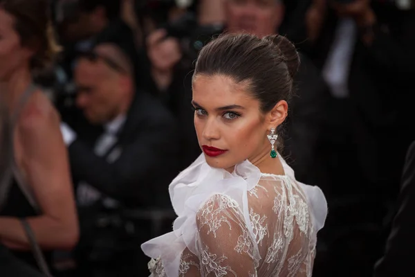 Sara Sampaio na filmovém festivalu v Cannes — Stock fotografie