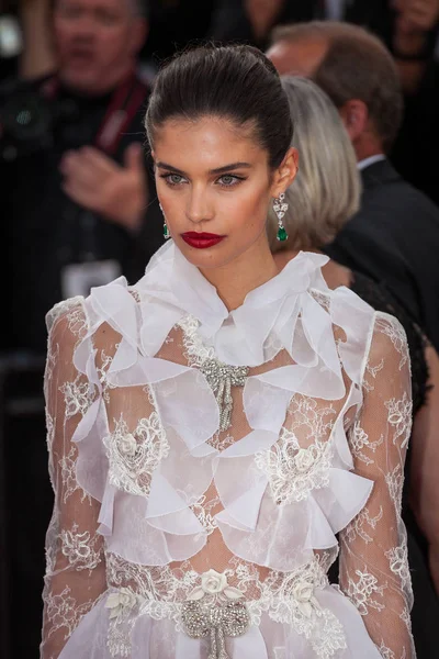 Sara sampaio bei cannes film festival — Stockfoto