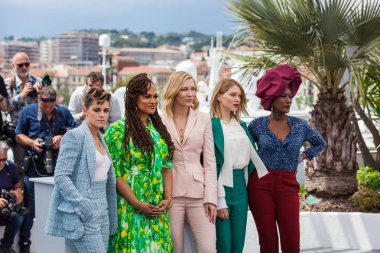 Cannes, Fransa - 08 Mayıs 2018: Jüri üyeleri Kristen Stewart, Lea Seydoux, jüri başkanı Cate Blanchet, Ava Duvernay ve Khadja Nin jüri photocall 71 yıllık Cannes Film Festivali sırasında katılıyor