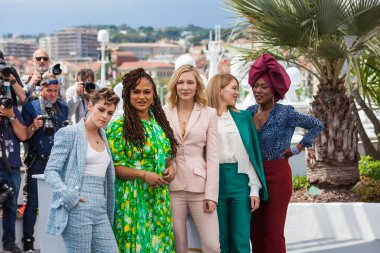 Cannes, Fransa - 08 Mayıs 2018: Jüri üyeleri Kristen Stewart, Lea Seydoux, jüri başkanı Cate Blanchet, Ava Duvernay ve Khadja Nin jüri photocall 71 yıllık Cannes Film Festivali sırasında katılıyor