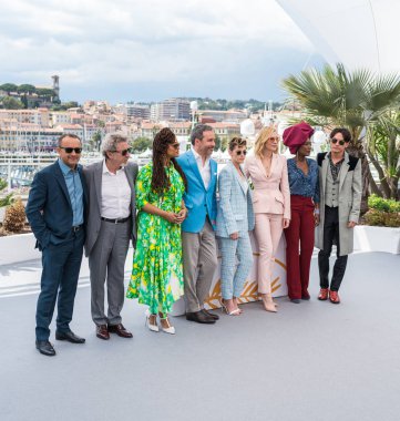 Cannes, Fransa - Mayıs 08: jüri üyeleri Lea Seydoux, Andrey Zvyagintsev, Ava Duvernay, Denis Villeneuve, Kristen Stewart, jüri başkanı Cate Blanchet, Khadja Nin ve Chang Chen jüri photocall 71 yıllık Cannes Film Festivali sırasında katılmak