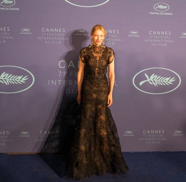 Cannes, Fransa - 08 Mayıs 2018: Gala Yemeği sırasında 71 yıllık Cannes Film Festivali Jüri Başkanı Cate Blanchett gelir