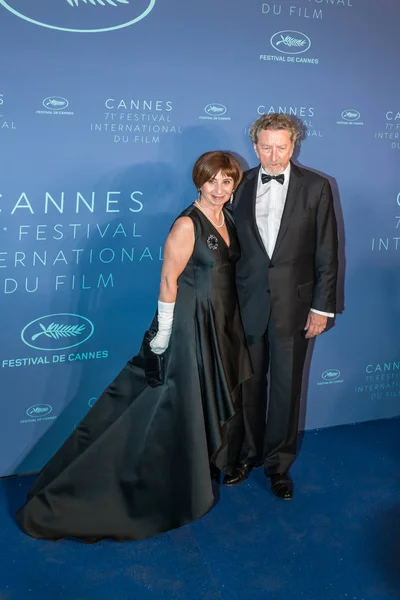 法国戛纳 2018年5月08日 陪审团成员罗伯特 Guediguian 和他的妻子阿丽亚娜 Ascaride 在第七十一届戛纳电影节期间抵达晚宴 — 图库照片