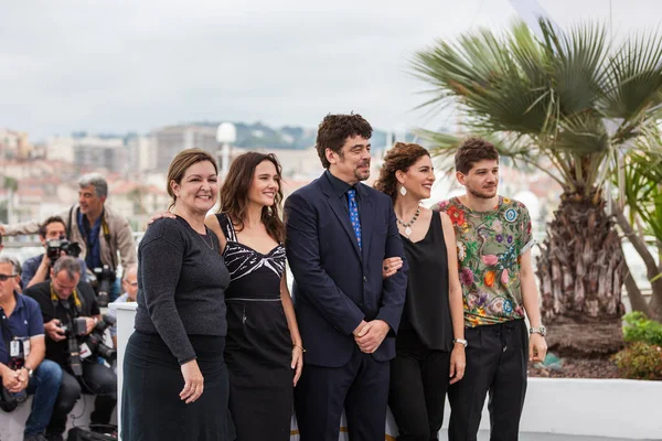 Cannes Fransa Mayıs 2018 Julie Huntsinger Virginie Ledoyen Benicio Del — Stok fotoğraf