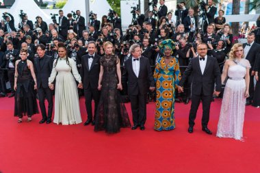 Cannes, Fransa - 09 Mayıs 2018: 'Herkes bilir (Todos Lo Saben)' 71 yıllık Cannes Film Festivali sırasında tarama katılıyor jüri üyeleri