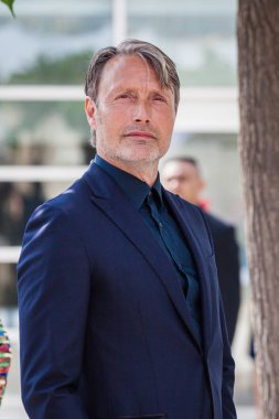 Cannes, Fransa - 10 Mayıs 2018: Oyuncu Mads Mikkelsen katılıyor photocall 71 yıllık Cannes Film Festivali, Palais des Festivals 'Arctic' için