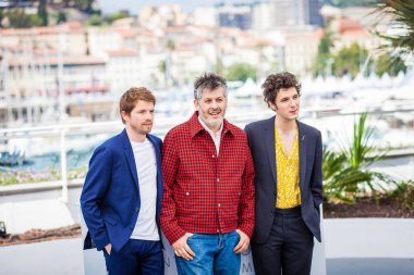 Cannes, Fransa - 11 Mayıs 2018: Pierre Deladonchamps, Christophe Honoré ve Vincent Lacoste üzgünüm Angel (Plaire, Aimer Et Courir Vite) Photocall 71 yıllık Cannes Film Festivali sırasında katılmak