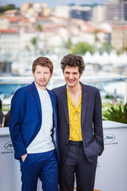 Cannes, Fransa - 11 Mayıs 2018: Pierre Deladonchamps ve Vincent Lacoste photocall 'Özür melek için (Plaire, Aimer Et Courir Vite)' 71 yıllık Cannes Film Festivali sırasında katılıyor.