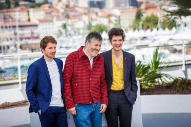 Cannes, Fransa - 11 Mayıs 2018: Pierre Deladonchamps, Christophe Honoré ve Vincent Lacoste üzgünüm Angel (Plaire, Aimer Et Courir Vite) Photocall 71 yıllık Cannes Film Festivali sırasında katılmak