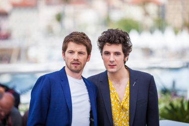 Cannes, Fransa - 11 Mayıs 2018: Pierre Deladonchamps ve Vincent Lacoste photocall 'Özür melek için (Plaire, Aimer Et Courir Vite)' 71 yıllık Cannes Film Festivali sırasında katılıyor.