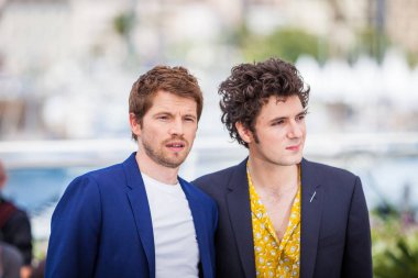 Cannes, Fransa - 11 Mayıs 2018: Pierre Deladonchamps ve Vincent Lacoste photocall 'Özür melek için (Plaire, Aimer Et Courir Vite)' 71 yıllık Cannes Film Festivali sırasında katılıyor.