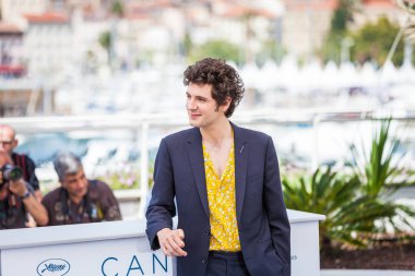 Cannes, Fransa - 11 Mayıs 2018: Aktör Vincent Lacoste photocall 'Özür melek için (Plaire, Aimer Et Courir Vite)' 71 yıllık Cannes Film Festivali sırasında katılır