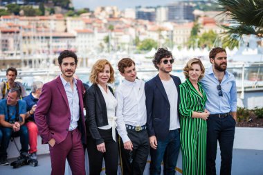Cannes, Fransa - 11 Mayıs 2018: Chino Darin, Cecilia Roth, Lorenzo Ferro, Luis Ortega, Mercedes Moran ve Peter Lanzani 'El Angel' Photocall 71 yıllık Cannes Film Festivali sırasında katılmak