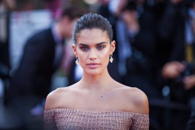Cannes, Fransa - 12 Mayıs 2018: Sara Sampaio ile taranması 'Kızlar güneşin (Les Filles Du Soleil)' 71 yıllık Cannes Film Festivali sırasında katılır