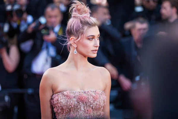 Cannes Francie Května 2018 Hailey Baldwin Účastní Promítání Dívky Slunce — Stock fotografie