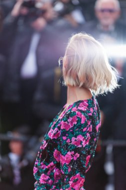 Cannes, Fransa - 13 Mayıs 2018: Anja Rubik 'Lavabo ya da yüzmek (Le Grand Bain)' tarama 71 yıllık Cannes Film Festivali sırasında katılıyor