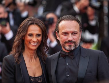 Cannes, Fransa - 13 Mayıs 2018: Vincent Perez ve Karine Silla 'Lavabo ya da yüzmek (Le Grand Bain)' tarama 71 yıllık Cannes Film Festivali sırasında katılıyor