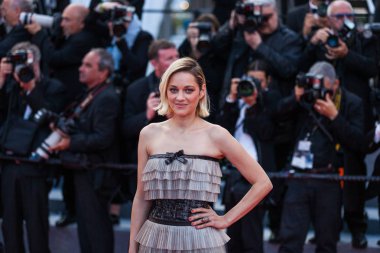 Cannes, Fransa - 13 Mayıs 2018: Marion Cotillard 'Lavabo ya da yüzmek (Le Grand Bain)' tarama 71 yıllık Cannes Film Festivali sırasında katılır
