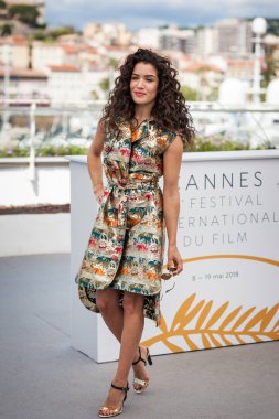 Cannes, Fransa - 15 Mayıs 2018: Yönetmen Sabrina Ouazani photocall yetenekleri Adami 2018 için 71 yıllık Cannes Film Festivali sırasında katılır