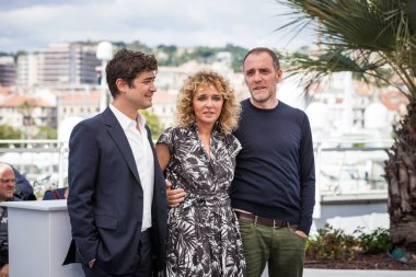 Cannes, Fransa - 15 Mayıs 2018: Riccardo Scamarcio, yönetmen Valeria Golino ve Valerio Mastandrea photocall 'Euforia için' 71 yıllık Cannes Film Festivali sırasında katılmak