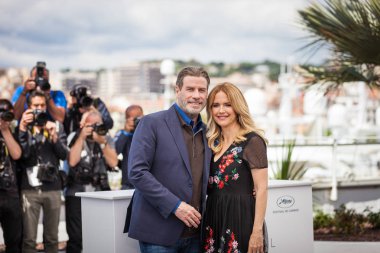 Cannes, Fransa - 15 Mayıs 2018: John Travolta ve Kelly Preston photocall 'Gotti' için 71 yıllık Cannes Film Festivali sırasında katılmak