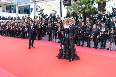 Cannes, Fransa - 15 Mayıs 2018: Joe Alwyn ve Elizabeth ile taranması katılmak Debicki ' Solo: A Star Wars hikayesi ' 71 yıllık Cannes Film Festivali sırasında