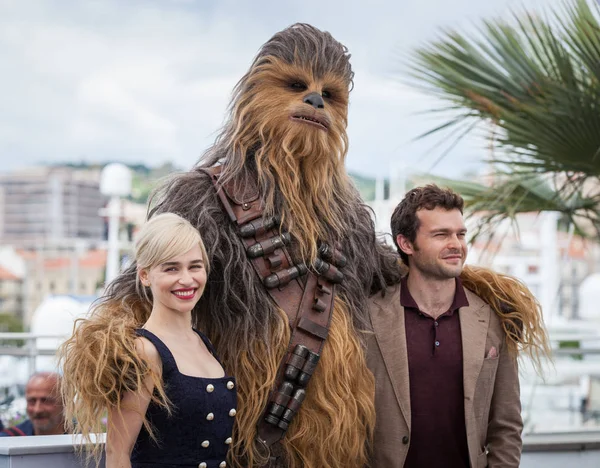 Cannes Francia Mayo 2018 Emilia Clarke Chewbacca Alden Ehrenreich Asisten — Foto de Stock