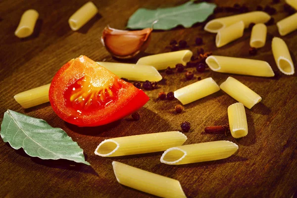 Pasta a wooden background. — Stock Photo, Image