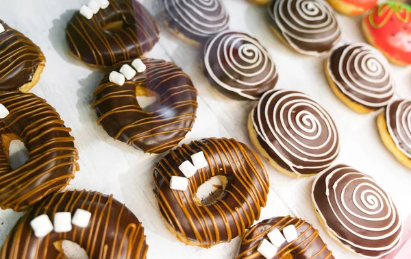 Delicious Donuts Chocolate Caramel Glaze Pieces Zephyr Lie Shop Window — Stock Photo, Image