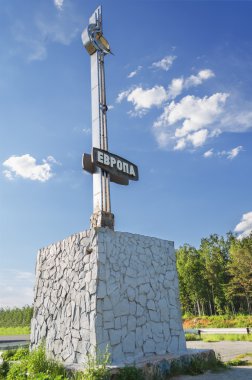 Avrupa ve Asya sınırındaki anıt