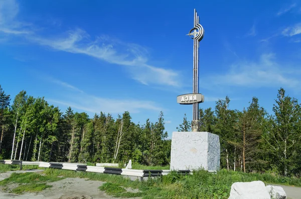 O monumento na fronteira da Europa e Ásia — Fotografia de Stock