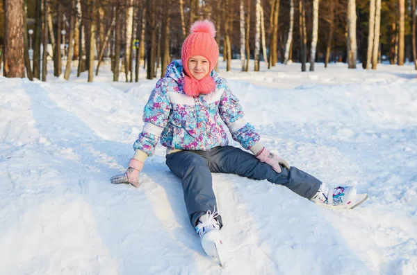 Retrato de inverno de uma menina — Fotografia de Stock